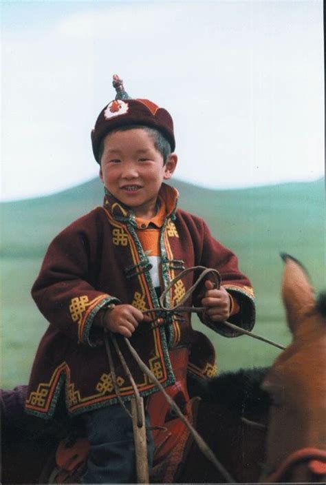 Pin By Ariane Sénéchal On Etnico Mongolia Mongolian People People