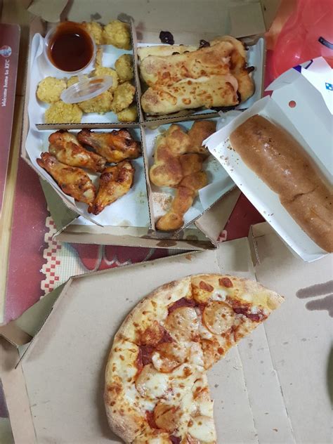 Domino's lovers have complained in the past about the price difference, with many confused at the discrepancy. 青蛙生活点滴 Froggy's Bits of Life: 四喜拼盘 Fabulous Four w/2 ...