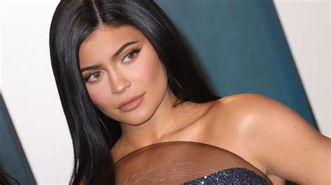 Kylie Jenner Cosmetics Warns Customers Of Online Security Breach Us News Sky News