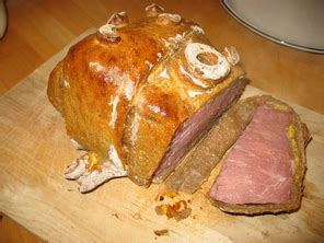 Kasseler, mancherorts auch kurz kassler genannt, ist eine besonders schmackhafte fleischspezialität, bei der gepökeltes schweinefleisch anschließend. Kasseler im Brotteig - Koch-Wiki
