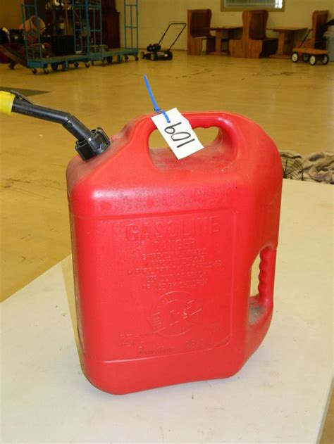 Lot 6 Gallon Gas Can