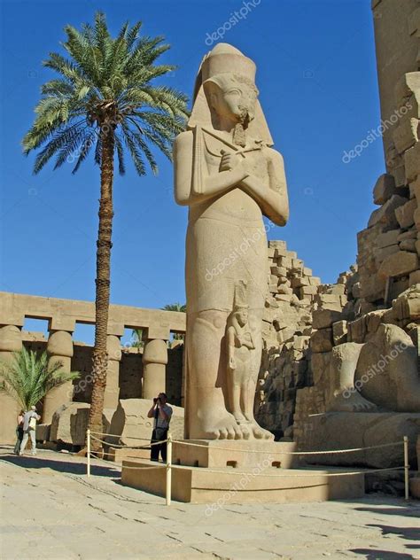 Estatua De Ramsés Ii En El Templo De Karnak En Luxor Egipto 2024