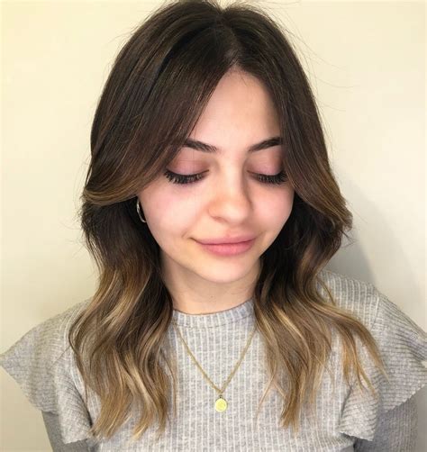 Hairstyles For Narrow Face Wavy Haircut