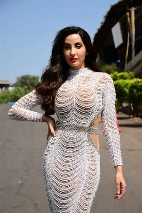 Nora Fatehi Nora Fatehi Looks Smoking Hot Resembling The Queen Of Egypt In This Body Hugging