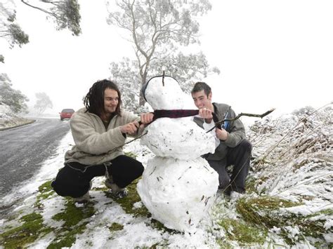 Its A Winter Wonderland Snow Falls In Ballarat Lorne Mt Macedon As