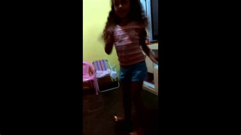 Meninas Dancando 13 Años Larissa Manoela De Short Curto Rebola Ao Dancar Funk Em Video Veja