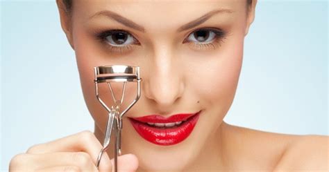 Heating curler is not a mandatory step in use of eyelash hair curler but it clearly makes a positive difference. How To Use An Eyelash Curler - GirlyVirly