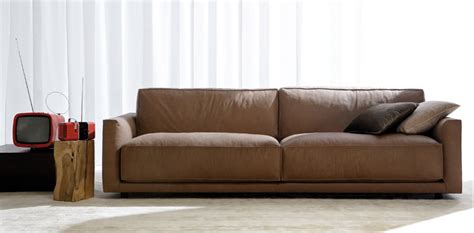 Un divano in pelle 2 o 3 posti, un divano letto in pelle per un sonno di alta qualità o un divano angolare in pelle per portare modernità e convivialità in. Divano in pelle Ribot campione di eleganza - BertO News