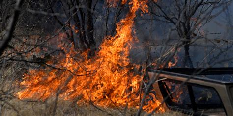 Sheriffs Deputy Dies As Texas Wildfires Spread And Prompt Evacuation Orders Wsj
