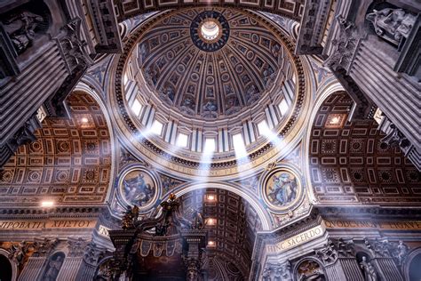 Der Eindrucksvolle Petersdom In Rom Urlaubsgurude