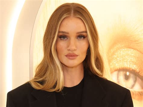 Rosie Huntington Whiteley Shows Off Toned Booty Ig Story Photos