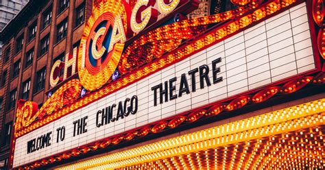 De Chicago Theatre Marquee Tour Getyourguide