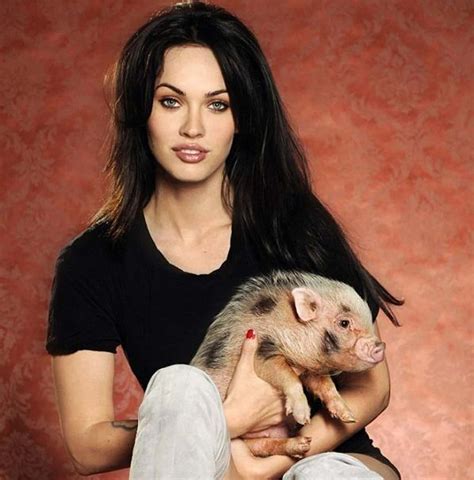 Celebrities Who Have Pet Pigs Famous People With Pet Pigs