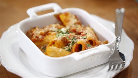 This easy baked rigatoni bolognese is super cheesy, meaty and wonderfully delicious. Baked Rigatoni with Italian Sausage, Peppers and Onions ...