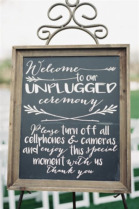 14 Ways To Announce An Unplugged Wedding