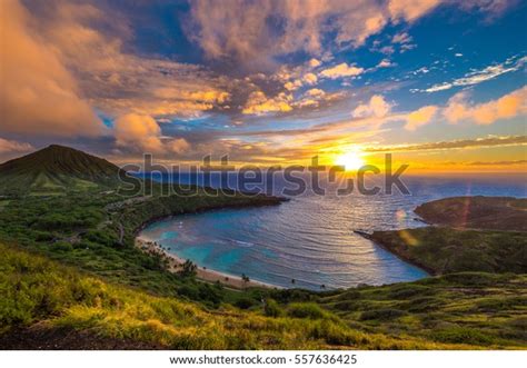 Sunrise Hanauma Bay On Oahu Hawaii Stock Photo Edit Now 557636425
