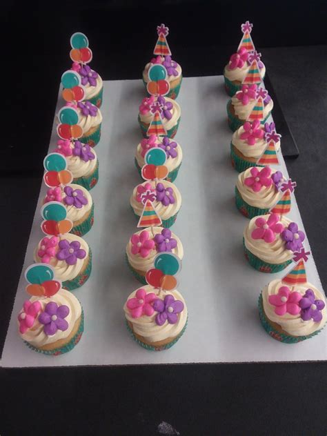 Vanilla Cupcakes Mini Cupcakes Desserts Vanilla Cupcakes