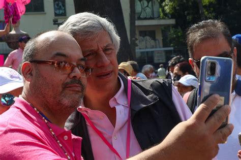 Claudio X González Pide Vestir De Blanco Y Rosa Durante La Marcha De Amlo Al Zócalo Este Domingo