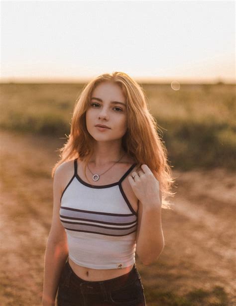 Julia Adamenkos Favorite Tv Series Of 2019 Tank Top Fashion Gorgeous Redhead Redhead Beauty