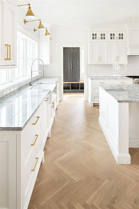 30 Beautiful Grey Herringbone Tile Floor Cottage Kitchen Design