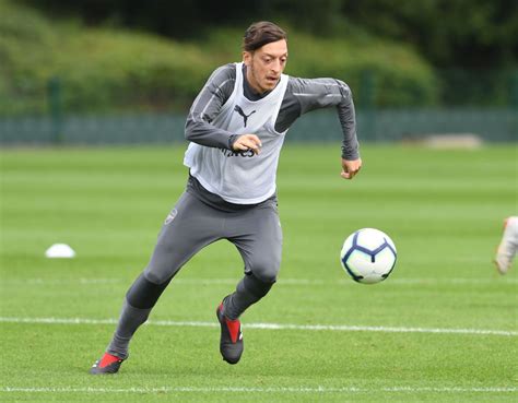 Arsenal Star Mesut Ozil Back In Training After Illness London Evening