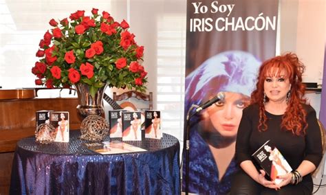 Iris Chacón cuenta su vida en libro Estoy desnuda y con amor para