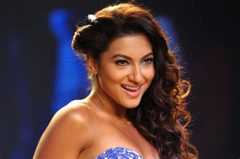 Gauhar Khan Indian Presenter Slapped By Akil Malik Daily Star