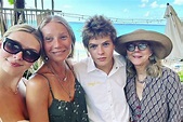 Gwyneth Paltrow poses with her 2 kids and mom Blythe Danner on New Year ...