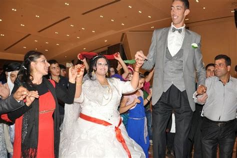 PHOTOS Worlds Tallest Man Sultan Kosen Gets Married XCLUSIVECHOICE