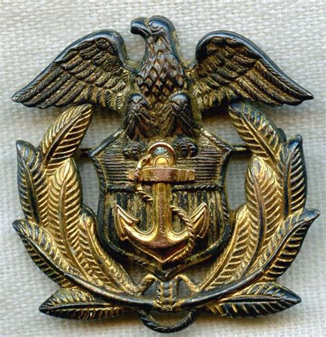Unusual Wwii Us Merchant Marine Officer Overseas Cap Badge In Gilt