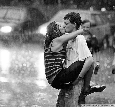 Love Picturex Couple Kiss Rain Romantic Hug Rain Photography Kissing In The Rain Rain Photo