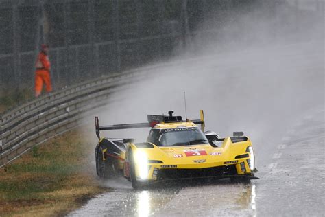 Bad Weather Has Cars Sliding All Over Track At 24 Hours Of Le Mans