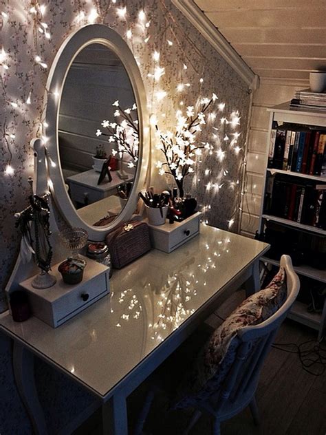 So that is how we have the vanity table and vanity mirror. Makeup Vanity Table with Lights - HomesFeed