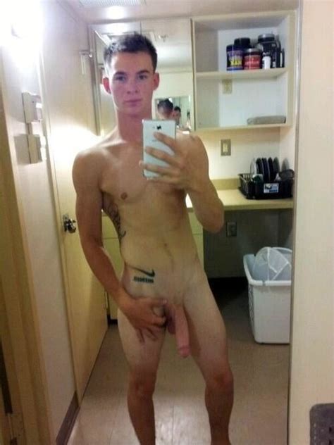 Skinny Guy Naked Selfie