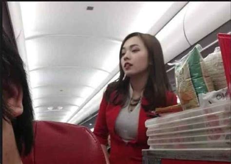 Fotonya Viral Di Facebook Inilah Reaksi Pramugari Cantik Airasia Kabarpenumpang Jalur