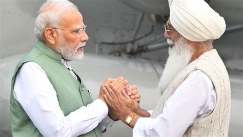 Pm Meets Baba Gurinder Singh ಡೇರಾ ರಾಧಾ ಸೋಮಿ ಮುಖ್ಯಸ್ಥರನ್ನು ಭೇಟಿ ಮಾಡಿದ ಪ್ರಧಾನಿ ಮೋದಿ Pm Modi Meets