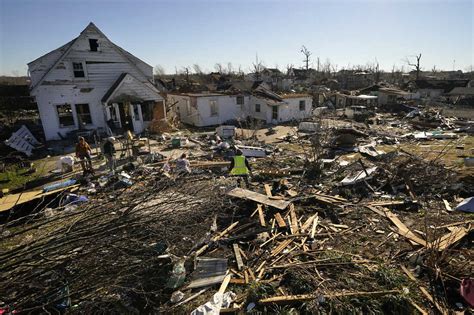 Photos Scenes From The Deadly Tornadoes In The South And Midwest The
