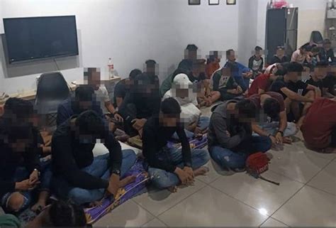   bilik cantik dan selesa. 43 terlibat parti liar ditahan di Kota Tinggi | Astro Awani