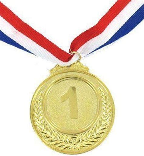 Marie braun, pahud de mortanges, de ruiterequipe en van klaveren wonnen op die dag allen hun gouden medaille. bol.com | Gouden medaille eerste plaats