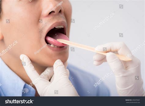 24007 Doctor Checking Mouth Images Stock Photos And Vectors Shutterstock