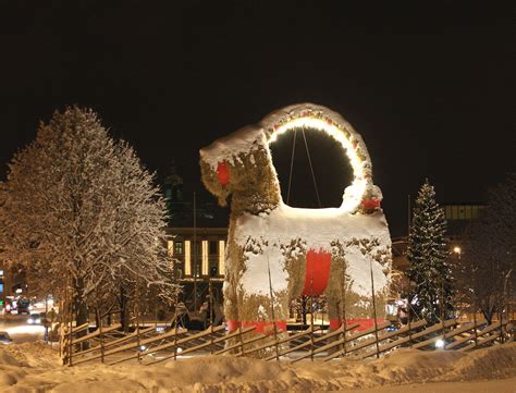 It is a giant version of a trad. Gävlebocken överlevde! Andra året i rad den slapp brinna ...