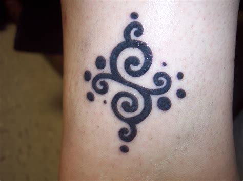 Swirly Tattoo By Visda On Deviantart