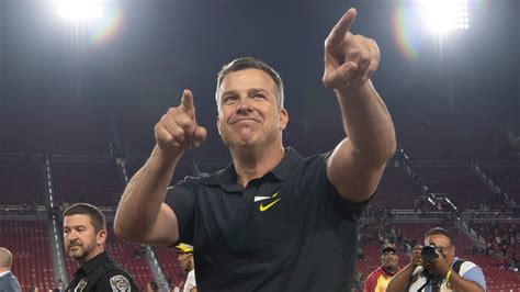 Oregon Football Coach Mario Cristobal Gets 6 Year 273 Million Deal