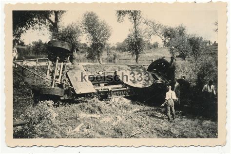 Foto 21cm Mörser Artillerie Geschütz der Wehrmacht umgestürzt an der