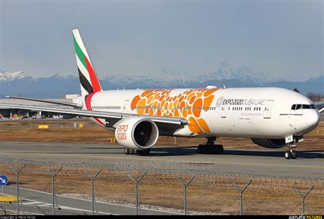 A6-ENG - Emirates Airlines Boeing 777-300ER at Milan - Malpensa | Photo ...