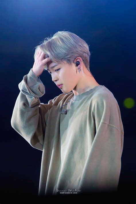 Bts, also known as bangtan sonyeondan, bangtan boys, or beyond the scene, is a band from the bts members each struggled in their own way to make it to where they are today, despite all of the. silver hair Jimin | BTS ♡ | Pinterest | Färben, Neuer und ...