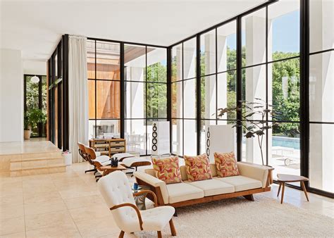Tour A Strikingly Modern Home In East Hampton Architectural Digest
