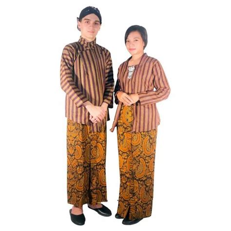 Baju kebaya adalah identitas negara indonesia khususnya provinsi jawa, jika ladies merancangnya dengan rancangan yang apik saya yakin pandangan semua orang akan tertuju pada. 10+ Ide Sketsa Gambar Baju Adat Jawa - Tea And Lead