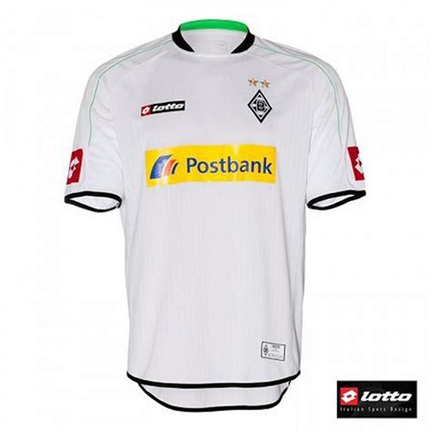 Billowing green and black smoke on the kit blends in with borussia's traditional home colour of white. Borussia Mönchengladbach home jersey 2012/13
