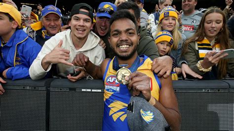 Willie rioli and lucy campbell brogan fell for one another at pularumpi school. AFL Grand Final 2018, Willie Rioli, Rioli family history ...
